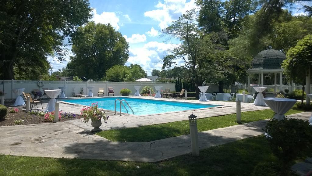 Greene Gables Inn White Hall Экстерьер фото