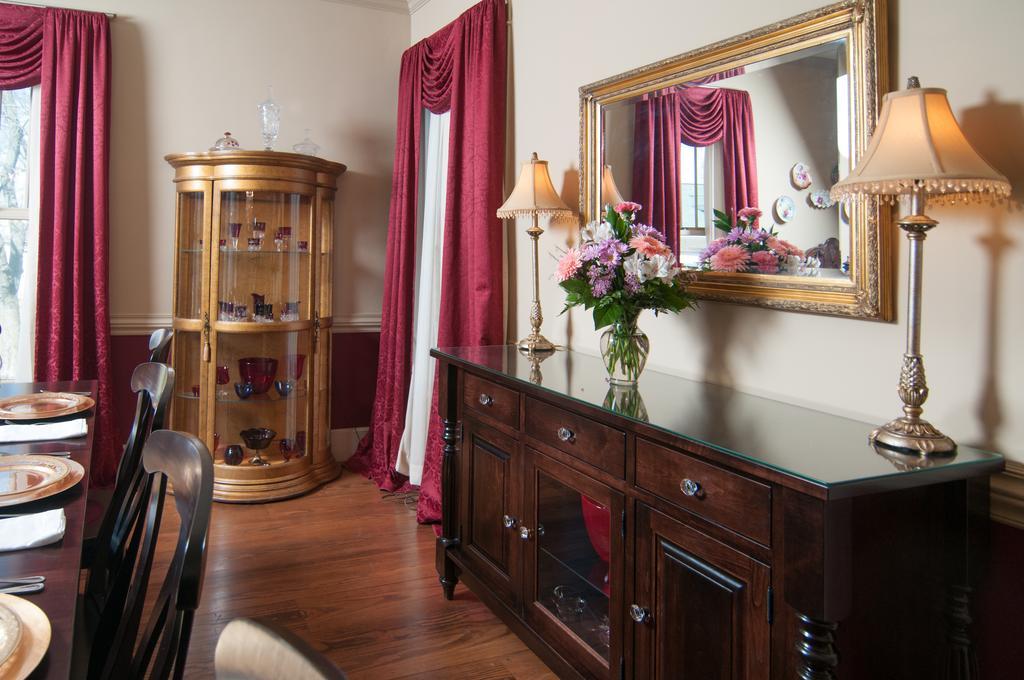 Greene Gables Inn White Hall Экстерьер фото