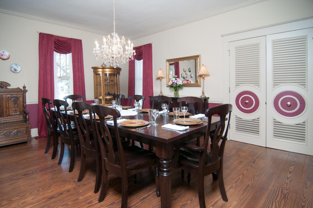 Greene Gables Inn White Hall Экстерьер фото