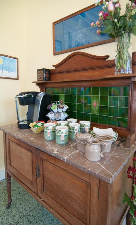 Greene Gables Inn White Hall Экстерьер фото
