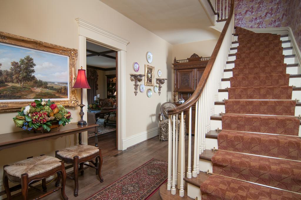 Greene Gables Inn White Hall Экстерьер фото