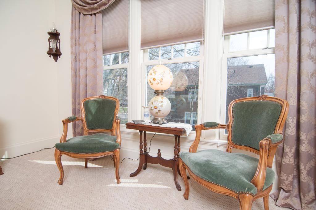 Greene Gables Inn White Hall Экстерьер фото
