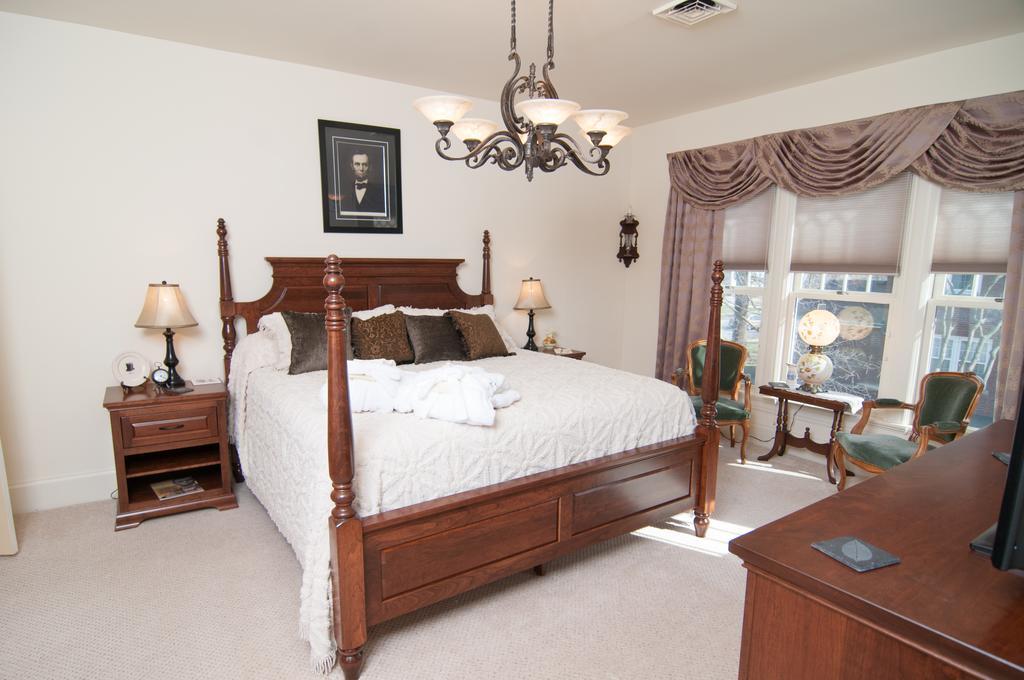 Greene Gables Inn White Hall Экстерьер фото